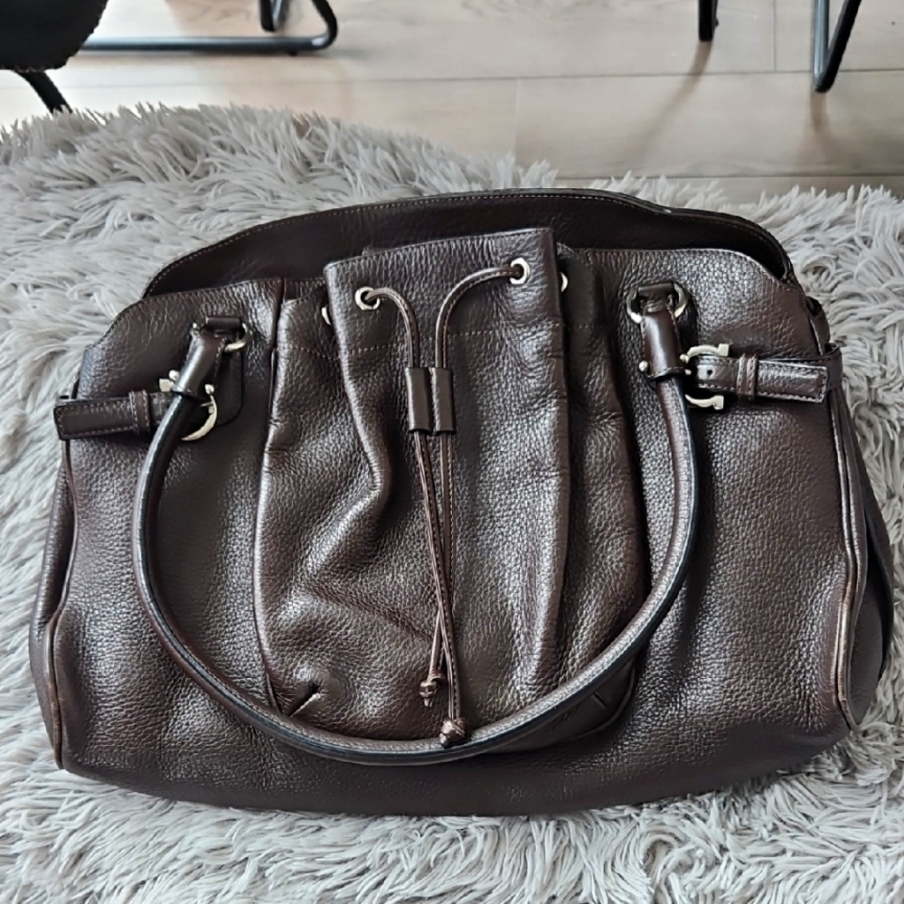 SALVATORE FERRAGAMO Elegant Brown Leather Tote Bag